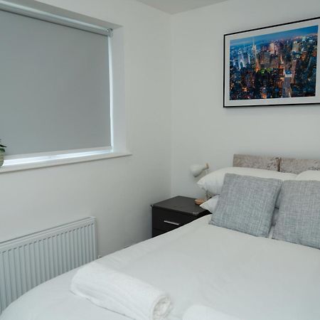 Double Bedroom Near Etihad And Coop Live With Free Parking, Shared Kitchen & Bathroom Manchester Luaran gambar