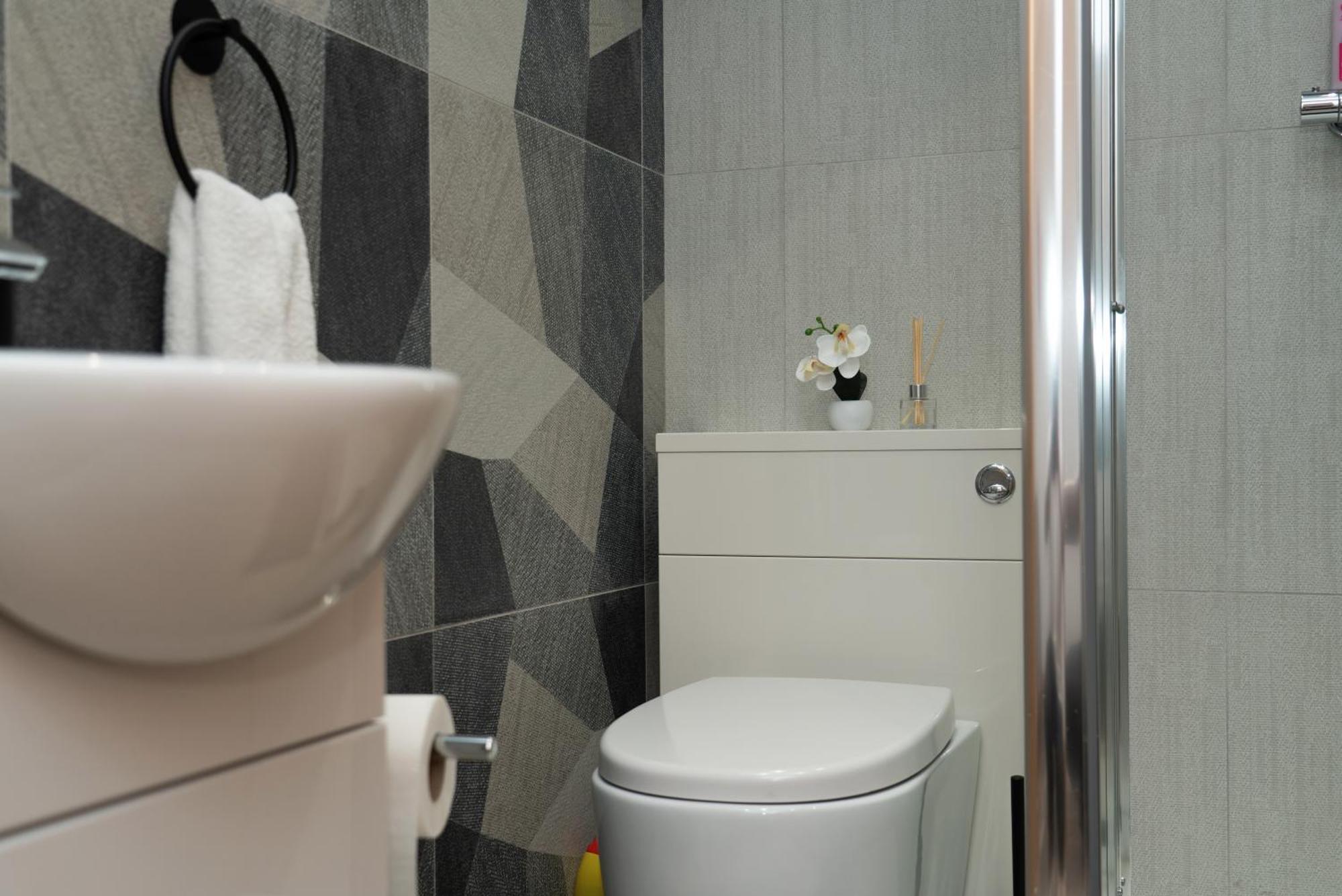 Double Bedroom Near Etihad And Coop Live With Free Parking, Shared Kitchen & Bathroom Manchester Luaran gambar